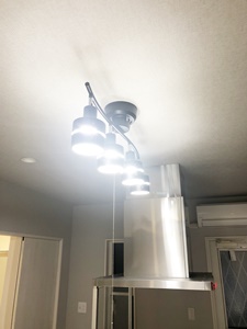 キッチンの照明の写真